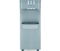Softeismaschine CARPIGIANI XVL 3 P:     	Abmessungen: 	B 500/ T 705/ H 1605    	Fassungsvermögen/Inhalt: 	2x 13 